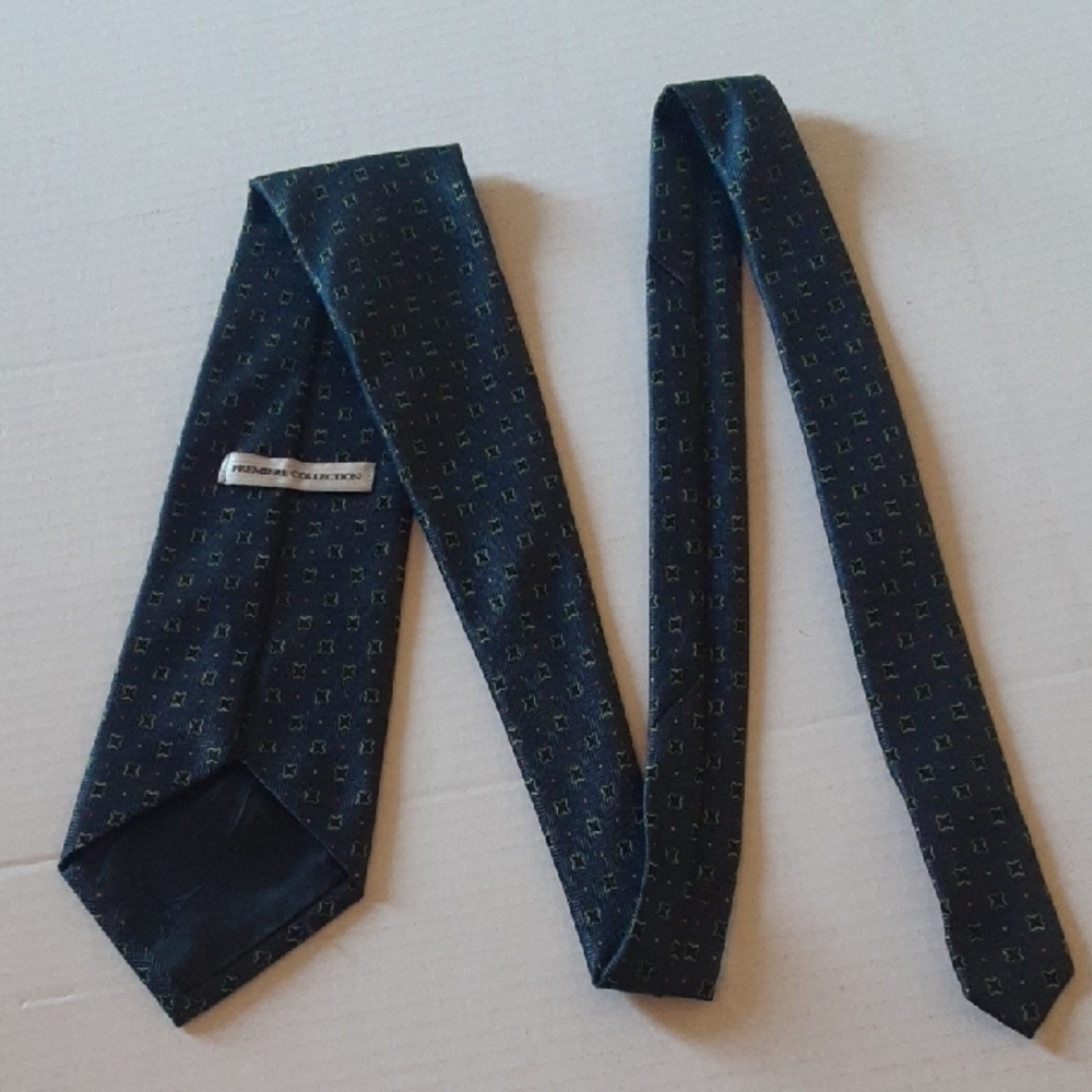 Elegant Blue Patterned Men's Neck Tie - Picture 2 of 8